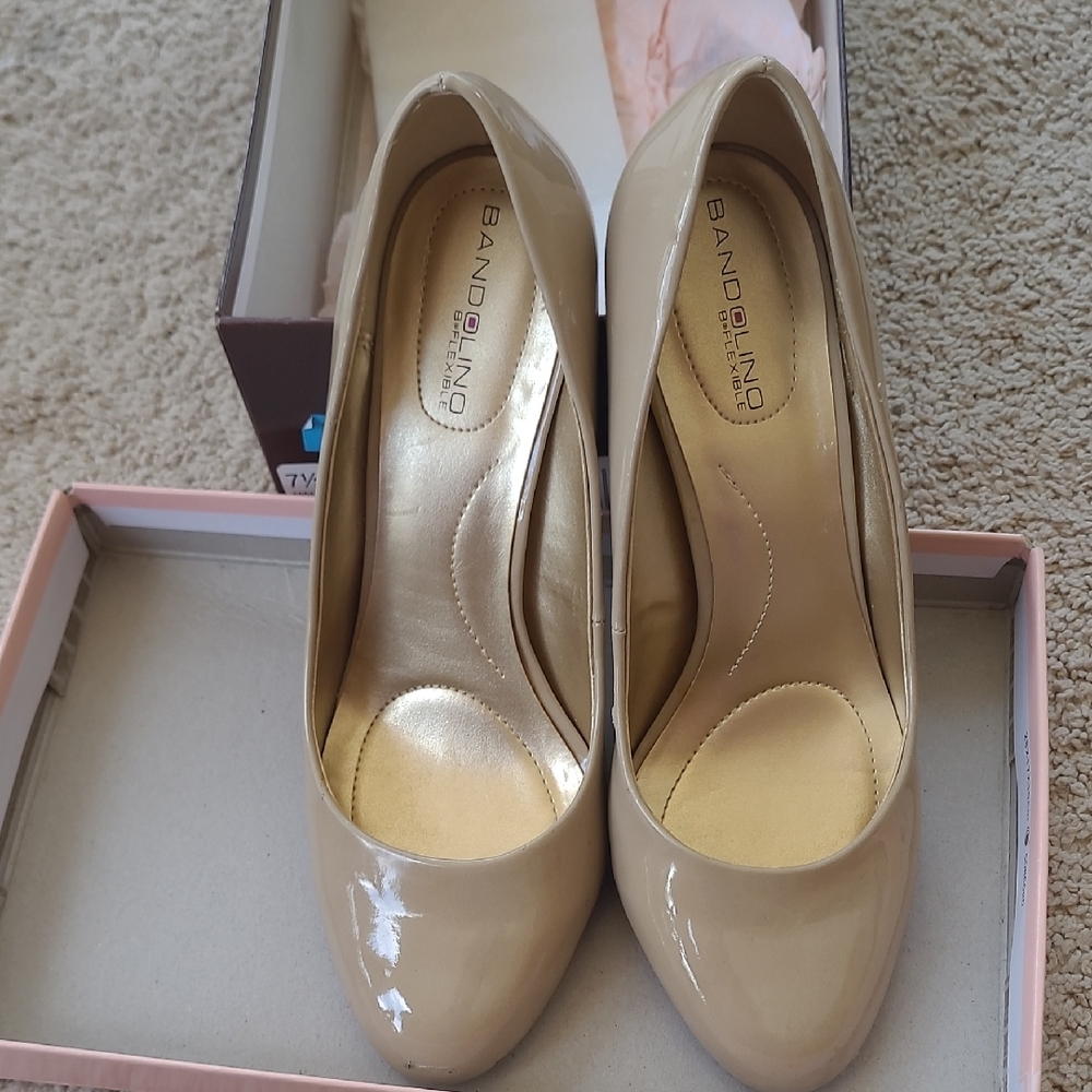 Bandolino Women's Patent Natural Pumps